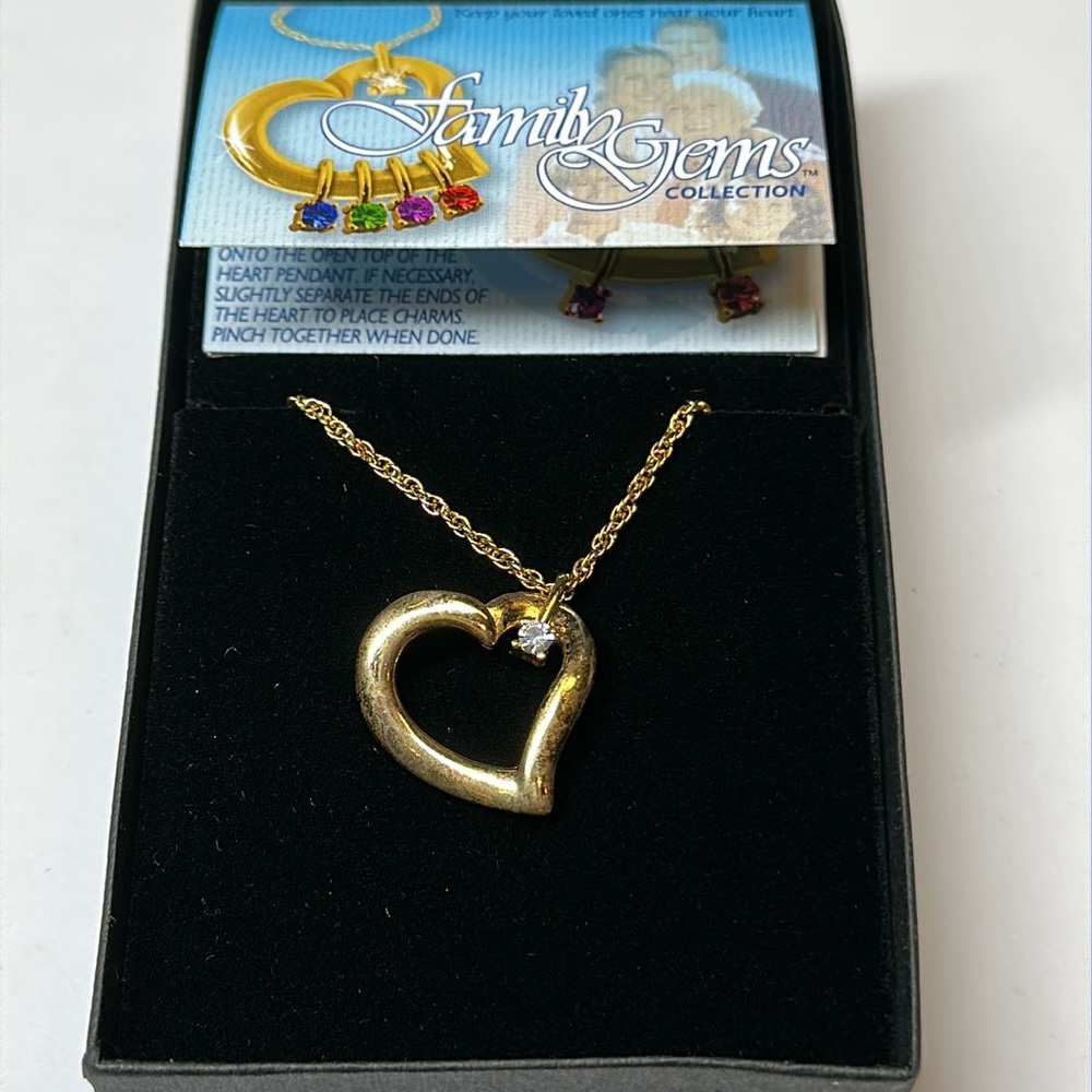 Heart pendant clear gem necklace